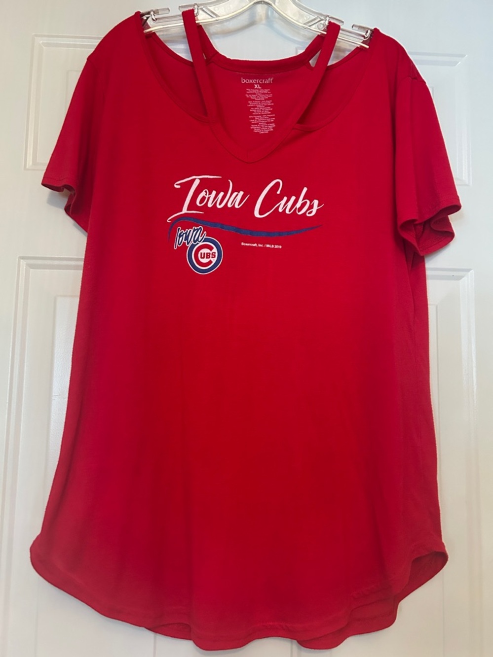 Iowa Cubs V-Neck Women's Tee XL Red Baseball Cut Out Casual Sporty